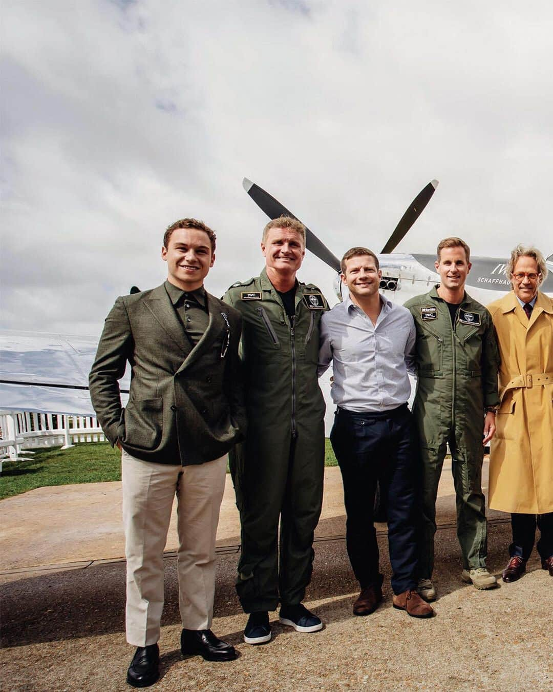 IWCさんのインスタグラム写真 - (IWCInstagram)「Yesterday about 400 guests gathered on the Goodwood Estate to celebrate the take-off of the #SILVERSPITFIRE. The funfair atmosphere included an air show and  special guests as British actress Rosamund Pike and former Formula One™ star David Coulthard, both IWC brand ambassadors, British actors Taron Egerton and Finn Cole, as well as TV and radio presenter Dermot O’Leary.」8月6日 21時06分 - iwcwatches