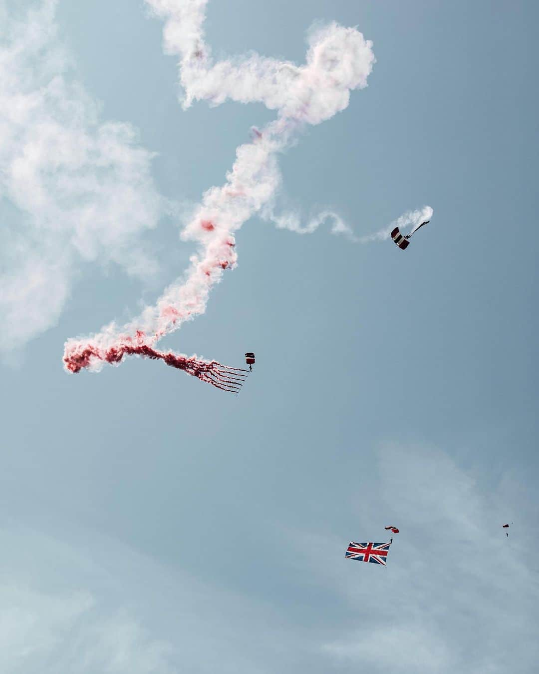 IWCさんのインスタグラム写真 - (IWCInstagram)「Yesterday about 400 guests gathered on the Goodwood Estate to celebrate the take-off of the #SILVERSPITFIRE. The funfair atmosphere included an air show and  special guests as British actress Rosamund Pike and former Formula One™ star David Coulthard, both IWC brand ambassadors, British actors Taron Egerton and Finn Cole, as well as TV and radio presenter Dermot O’Leary.」8月6日 21時06分 - iwcwatches