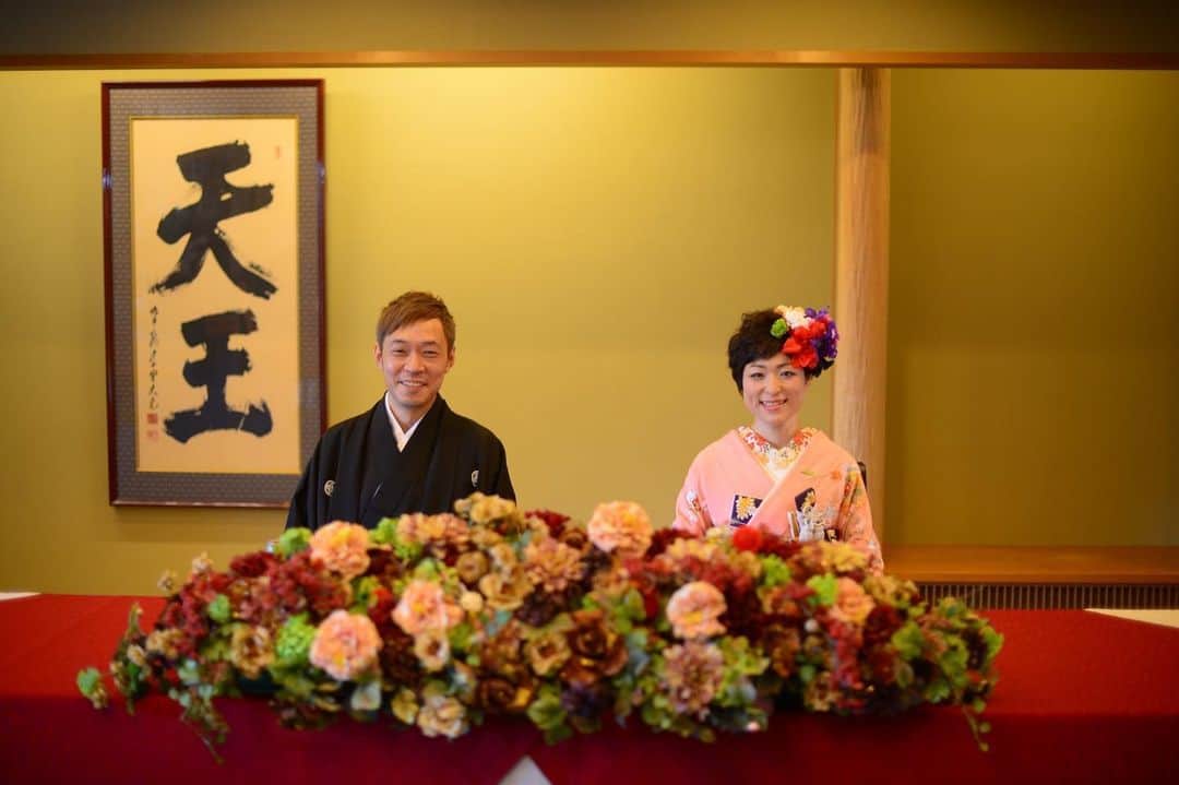 のインスタグラム：「二人と両家が絆で結ばれる結婚式。これまでの二人を育んだすべてが重なり合う大切な瞬間がそこにあります✨ 綿々と続いてきた両家の歴史がふたりの思いで結ばれるその瞬間を、 日本の伝統美に細部までこだわった『いま井』が最高の門出になるようお手伝いいたします🌿✨ #いま井ウエディング  #邸宅ウェディング #古民家ウェディング #五十嵐邸ウエディング #貸切結婚式 #貸切ウェディング #大人ウェディング #おしゃれ花嫁 #新潟ウェディング #新潟花嫁 #新潟プレ花嫁 #プレ花嫁 #卒花嫁 #卒花 #結婚式 #結婚式準備 #花嫁準備 #ブライダルフォト #ウエディングフォト  #2019夏婚 #2019秋婚 #2019冬婚 #婚約 #小さなウェディング #花嫁さんと繋がりたい #日本中のプレ花嫁さんと繋がりたい」