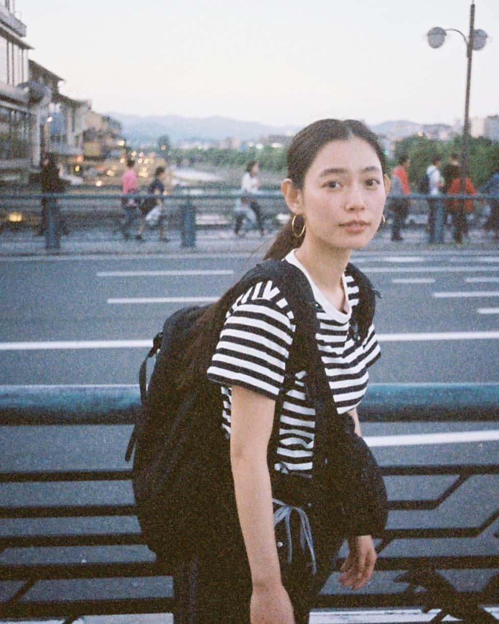 阿久津ゆりえさんのインスタグラム写真 - (阿久津ゆりえInstagram)「#yurie_travel #filmcamera #oneday #kyoto  また旅に出よう〜。」8月6日 21時13分 - yurie__a