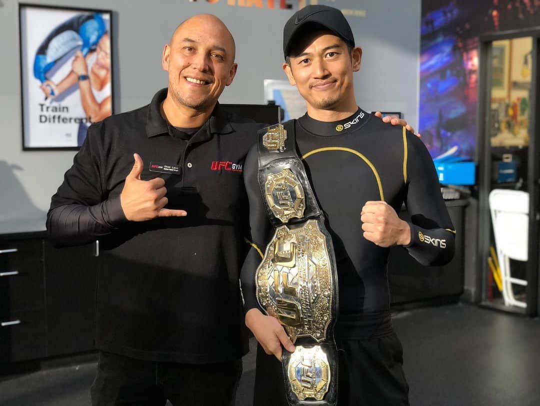 野久保直樹さんのインスタグラム写真 - (野久保直樹Instagram)「＊ UFC GYM‼️ With UFC championship belt 🏆 ＊ #LA #UFC #gym #training #Action #actor #boxing #kick」8月6日 21時14分 - naoki_nokubo