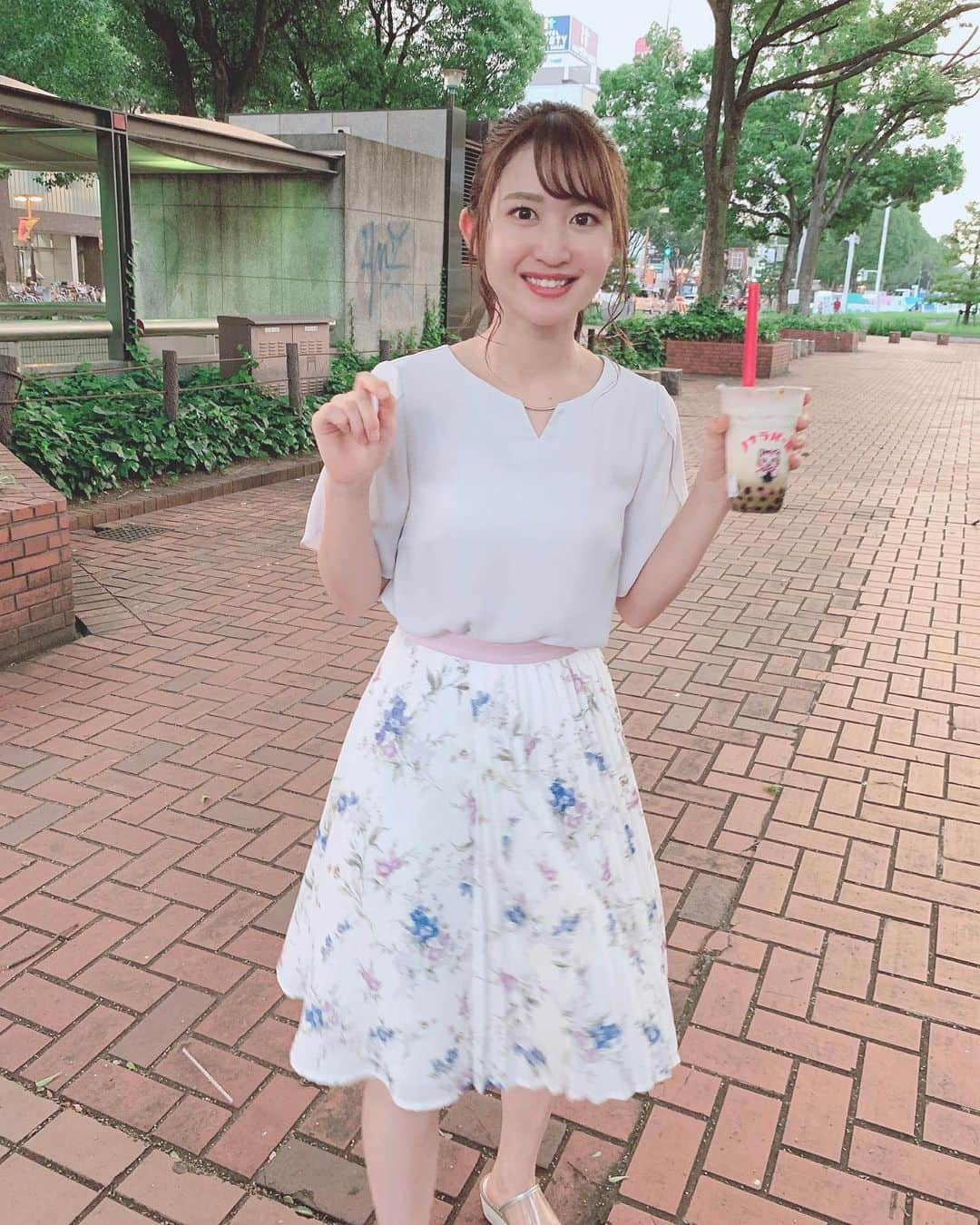 沢井里奈さんのインスタグラム写真 - (沢井里奈Instagram)「♡ . ノナラパール🐱💕💕 . この前のCBCラジオのけったこぐで まだ飲んだことないって話したんだけど あれから行って来ました☺️💓💓 . 生タピオカめちゃめちゃ美味しかった🥺❤️ . メンバーと行ったり、 一人でも行きました💪🏻💕💕笑 . . #さわーコーデ 👗🌼💕💕 clothes♡ #apuweiserriche . . #nonarapeare #tapioka #tapiokamilktea #milktea #tea #ootd #coordinate #fashion #instafashion #instagood #instagramjapan #japanesegirl #사복 #팔로우 #메이크업 #ノナラパール #タピオカ #黒糖牛乳タピオカ #ほうじ茶ミルクティー #ミルクティー #名古屋カフェ #栄カフェ #サカエチカ #さわーカフェ巡り #沢井里奈」8月6日 21時15分 - sawairina