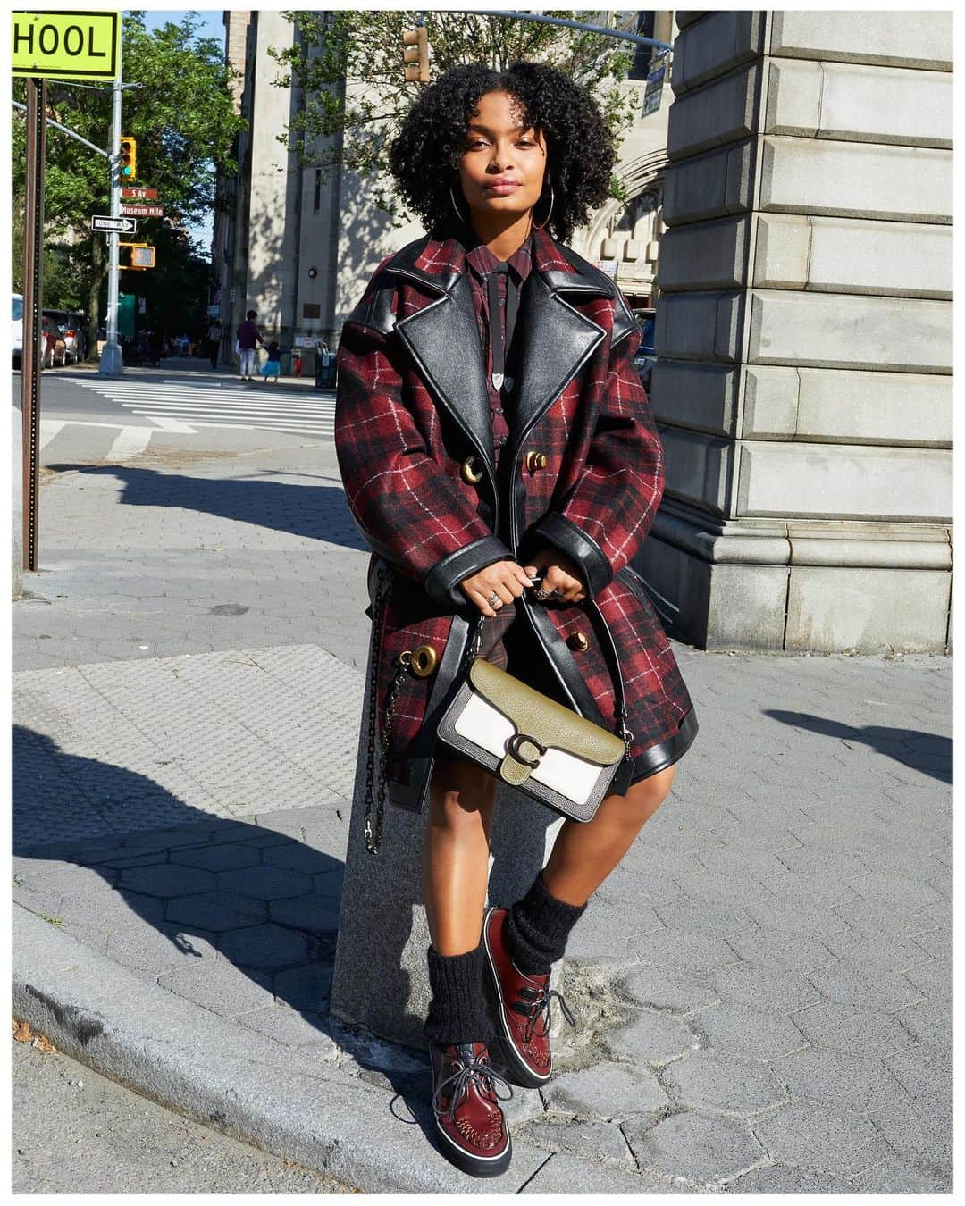 コーチさんのインスタグラム写真 - (コーチInstagram)「Reason No. 1 to get excited for fall: #YaraShahidi. Reason No. 2: the #TabbyBag. 📸 Juergen Teller #CoachFW19 #CoachNY」8月6日 21時18分 - coach