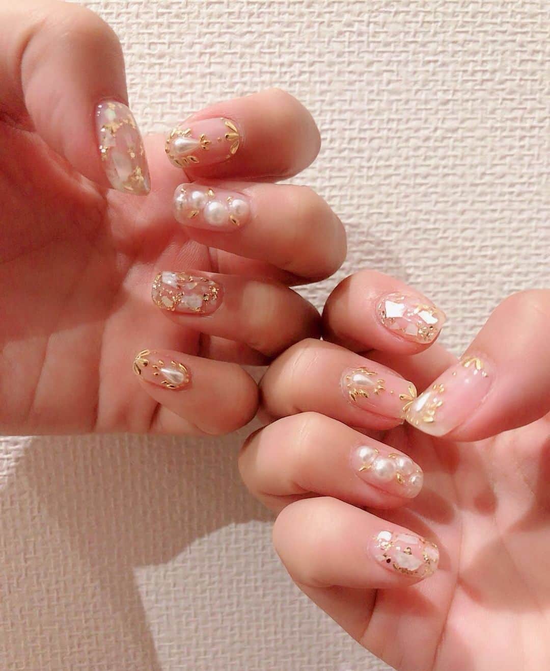 のインスタグラム：「🆕💅ネイル🥰 クリアにスタッズ、パール、シェル、金箔 好きなものいっぱい✨キラキラ✨ とってもお気に入り❤️❤️ #new #ネイル #nail #クリアネイル #パール #スタッズ #金箔 #シェル #キラキラ #夏ネイル #💅 #risroom #いつもありがとうございます」