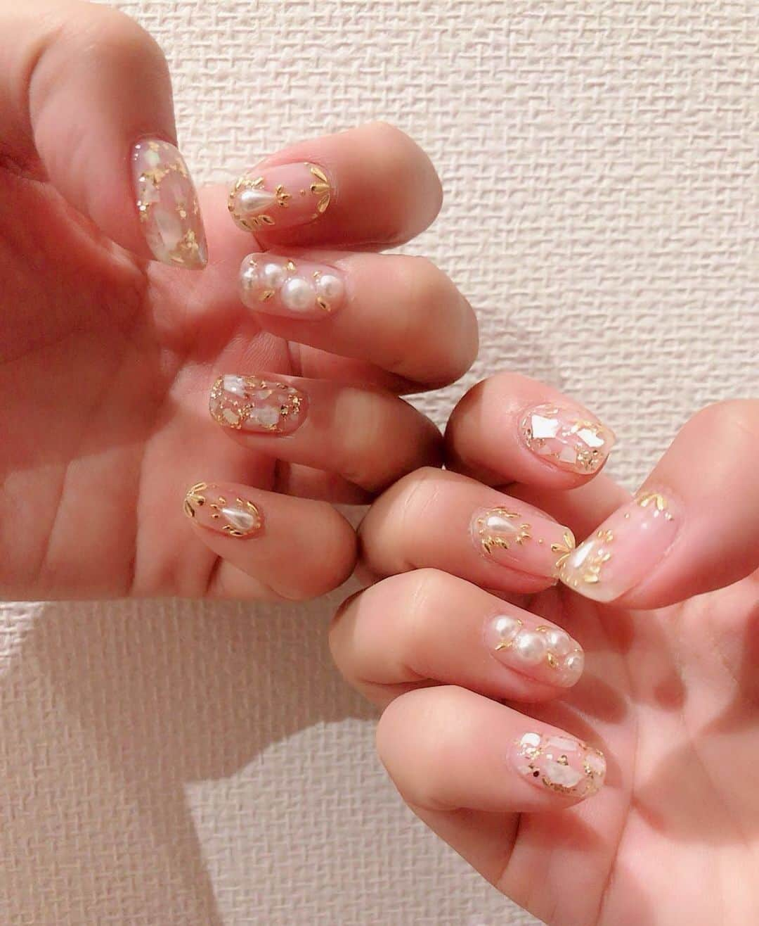 矢代梢さんのインスタグラム写真 - (矢代梢Instagram)「🆕💅ネイル🥰 クリアにスタッズ、パール、シェル、金箔 好きなものいっぱい✨キラキラ✨ とってもお気に入り❤️❤️ #new #ネイル #nail #クリアネイル #パール #スタッズ #金箔 #シェル #キラキラ #夏ネイル #💅 #risroom #いつもありがとうございます」8月6日 21時19分 - kozue_yashiro