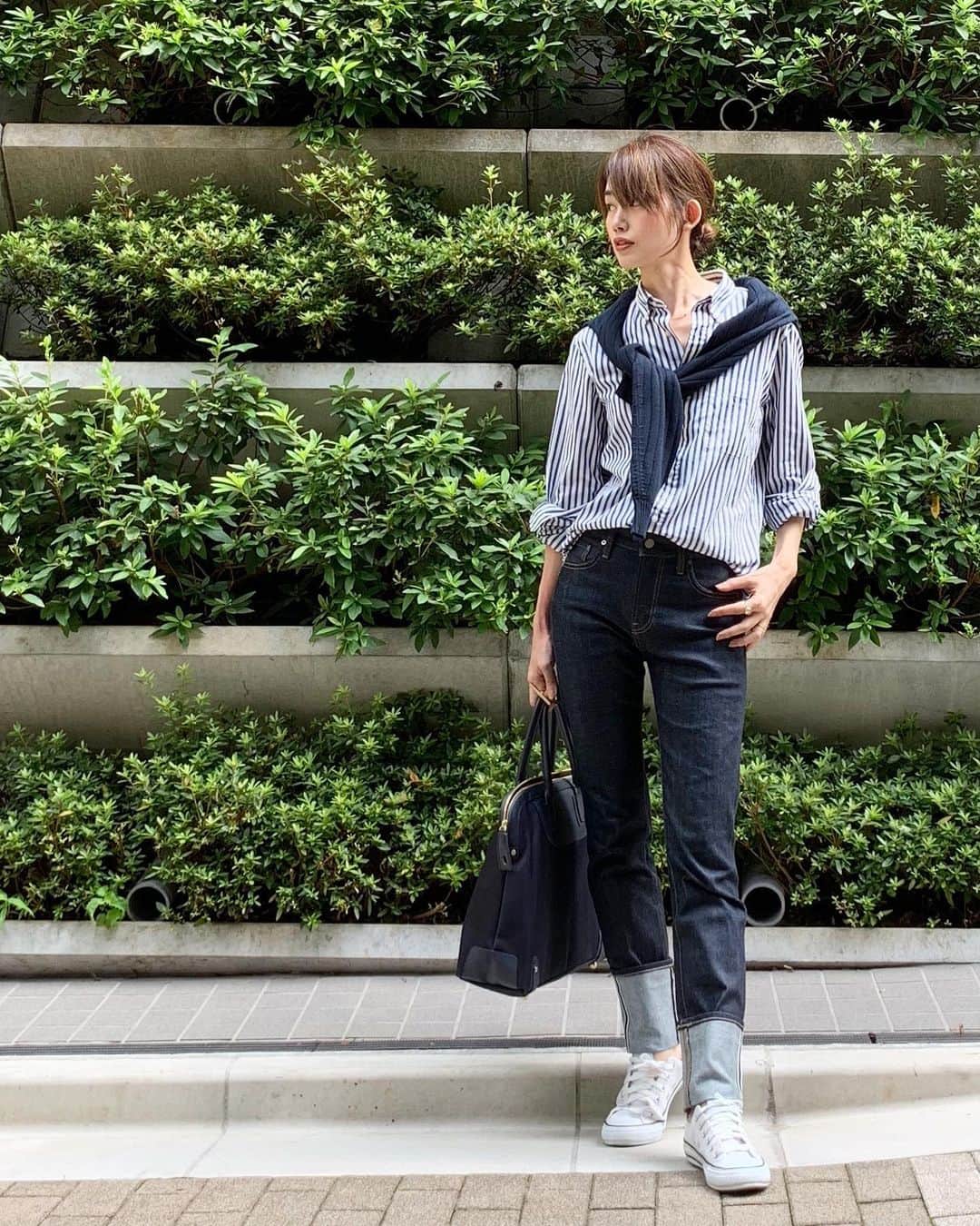 武藤京子さんのインスタグラム写真 - (武藤京子Instagram)「* 先日の服 * 「シャープな感じ⁉️」を意識して お洋服を選んだら トップスも ボトムスも @uniqlo_ginza のメンズもの に なっておりました👻 * #ootd  #シャツ ・#ニット ・#デニム  #uniqlo #ユニクロ  #バッグ #toffandloadstone #トフアンドロードストーン  #靴 #converse #コンバース  #お洋服はすべて今季のものではありません #ブログ更新しました  #プロフィールにブログのリンク貼ってます」8月6日 21時35分 - kyokomuto0628