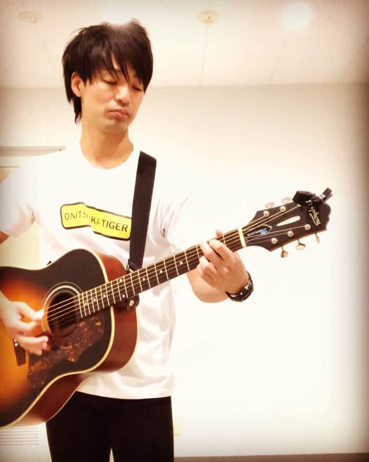 のインスタグラム：「CMのAメロまたさしてもうとくわな。  #あぁ #腹減ったなぁ #山さん」
