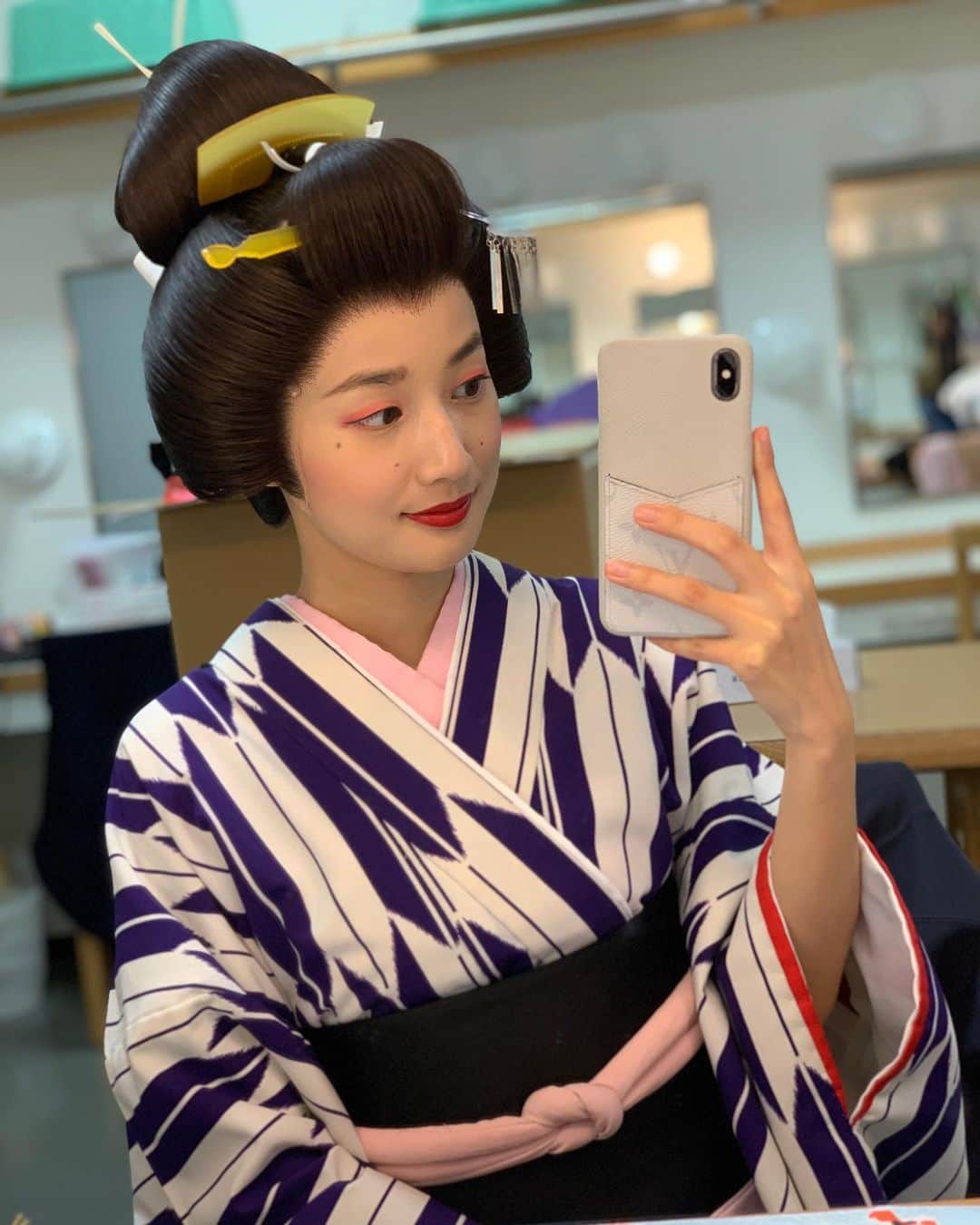 高嶋香帆のインスタグラム：「‪明治座公演も折り返しとなりました。明日は休演日です。 明後日からはまた心新たに、挑みます☺️✨ . . そして、嬉しいお知らせです！‬ . ‪本日よりOAの『DHCホットボディジェル』テレビCMに出演しております☺️✨‬ . ‪宇野昌磨くんが初めて出演されるCMだそうで、‬ ‪出演出来て大変光栄です🙇‍♀️✨✨‬ . ‪ホットボディジェルは明日からの発売！チェックしなきゃ！‬ . ‪皆さまCM見てくださいねー☺️💓‬ . ‪https://www.dhc.co.jp/sph/goods/goodsinfo.jsp?f=hotbodyjel.jsp&category=diet‬」