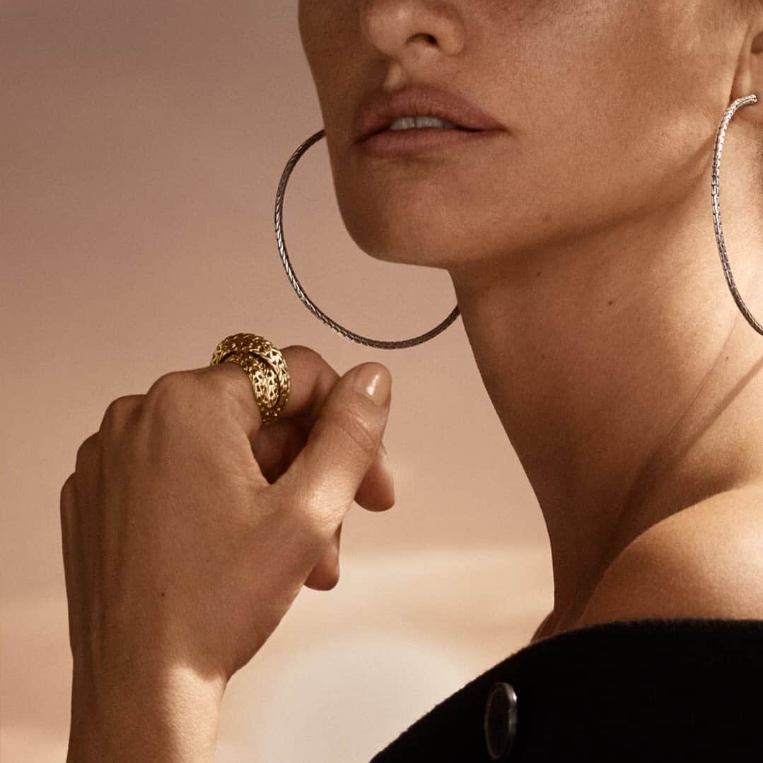 ジョン ハーディーさんのインスタグラム写真 - (ジョン ハーディーInstagram)「Styling informed by authentic self-expression: #PenelopeCruz wears Tiga #ClassicChain as everyday staples.  #JohnHardy」8月6日 21時45分 - johnhardyjewelry