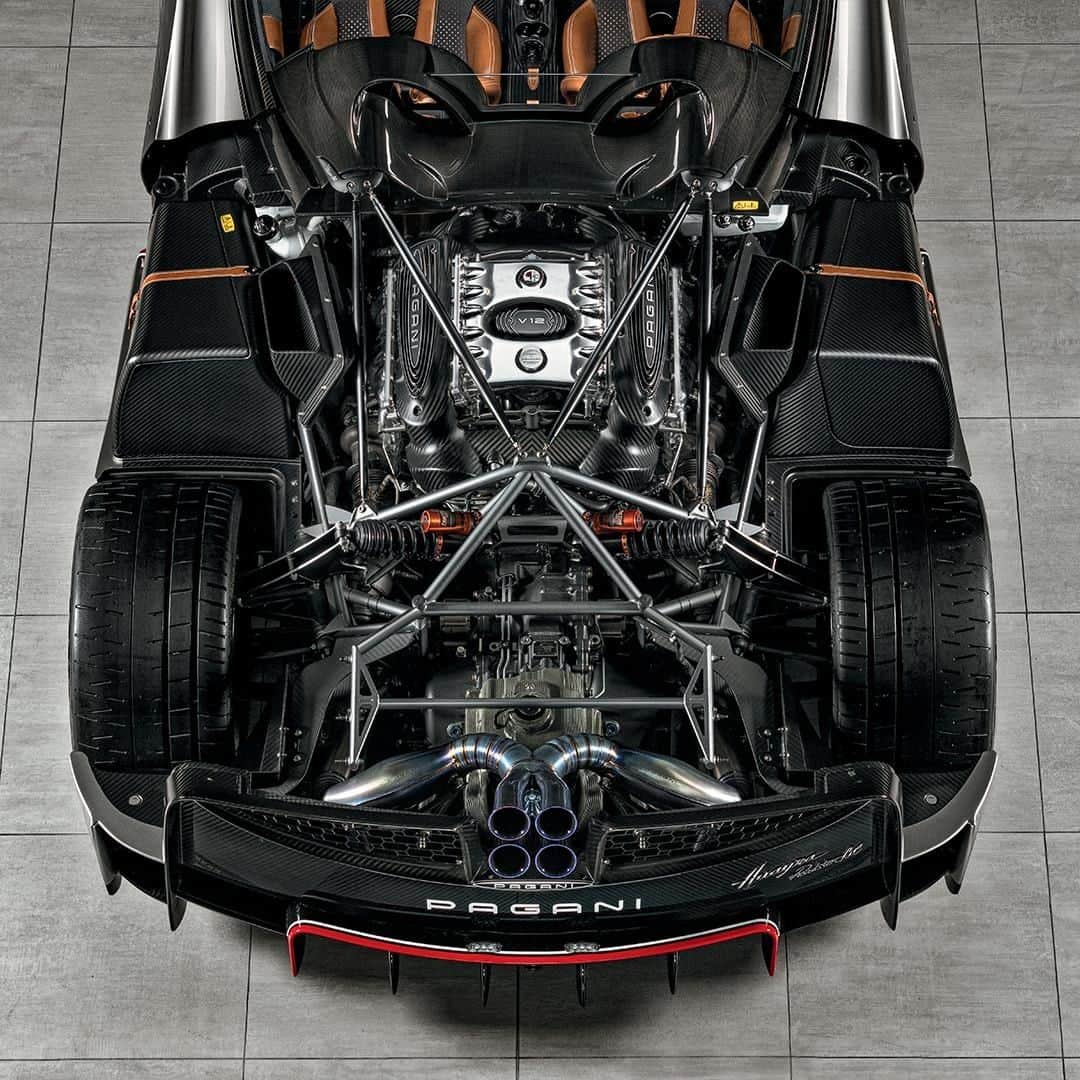 パガーニ・アウトモビリのインスタグラム：「Perfection is the sum of the details.  #discoveringbc #engine #pagani #huayra #roadsterbc @mercedesamg」