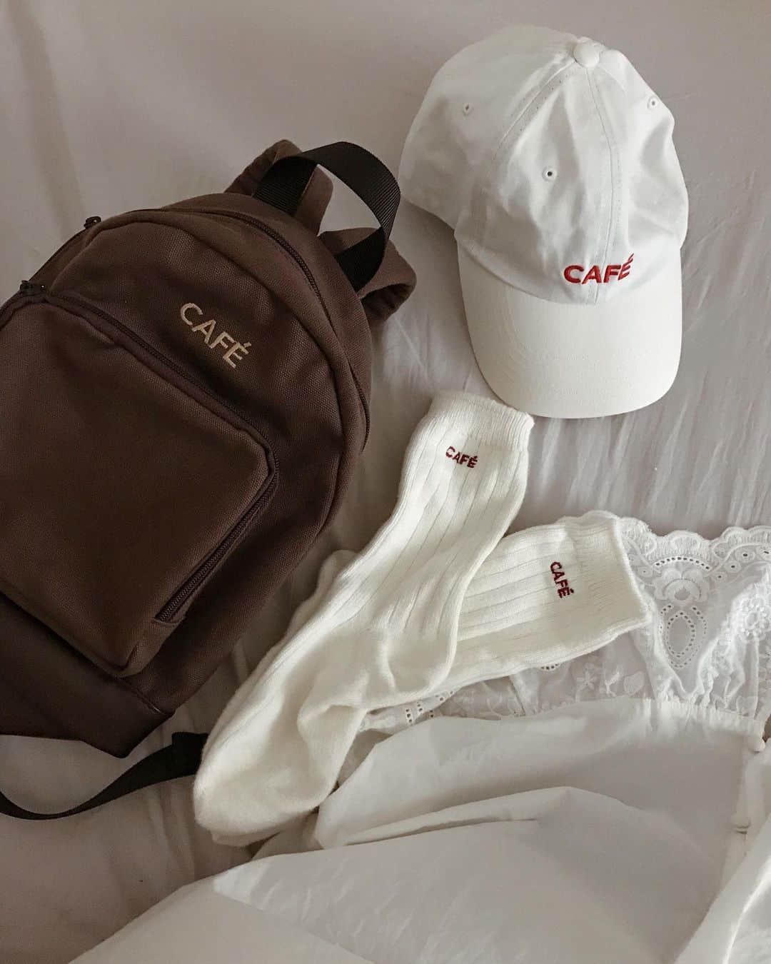 のインスタグラム：「RUBYのサマーセール web storeにてスタートしました📣 今すぐ活躍させられる夏物も オールシーズン使えるバッグや小物も いろいろプライスダウンしております〜🥨 カフェ好きさんにおすすめしたい、 CAFÈシリーズ☕️ カフェめぐりの日にぜひ☺️ @ruby_and_you」