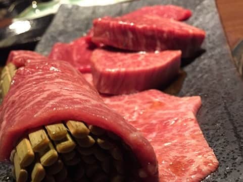 "TERIYAKI" テリヤキ編集部さんのインスタグラム写真 - ("TERIYAKI" テリヤキ編集部Instagram)「🏠店舗名: 炭火焼肉ふちおか ⠀⠀ ⠀⠀ 🗾場所:世田谷区,東京⠀ 🍽値段:¥8,000〜⠀ 📣テリヤキストのコメント: ⠀  体にスッと入る焼肉⠀ ________________________________⠀  テリヤキ編集部公式アカウントでは、本当に美味しいお店をご紹介しております。アプリの方もチェックお願い致します！😊 ・ 『 #テリヤキ掲載店』をつけて投稿いただいた中から素敵なお写真をご紹介いたします！ぜひ投稿してみてくださいね！⠀ ________________________________⠀ #テリヤキ掲載店#焼肉#肉#肉部#肉好きな人と繋がりたい #炭火焼肉ふちおか#東京#東京グルメ#写真好きな人と繋がりたい #グルメ好きな人と繋がりたい #美味しいもの好きな人と繋がりたい #いいね返し#ファインダー越しの世界 #美味しいお店#food#foodstagram #foodporn #delicious#グルメ部 #グルメ好きな人と繋がりたい #たべすたぐらむ #グルメ巡り」8月6日 22時18分 - teriyaki_jp
