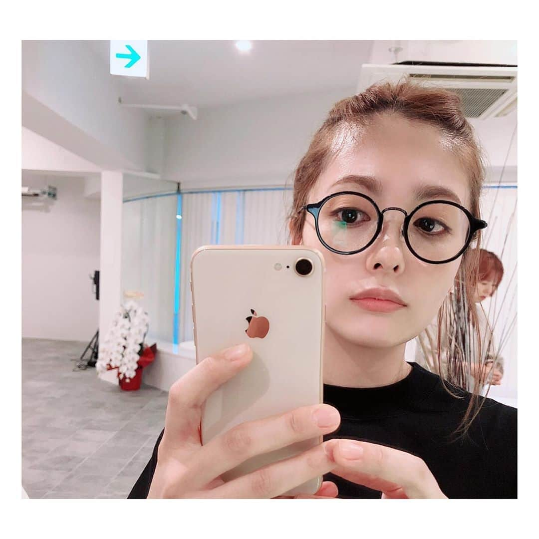 平山あやさんのインスタグラム写真 - (平山あやInstagram)「今日のメガネ👓  @resee.official  のメガネ🌙🌙🌙 この絶妙な丸みと、かけ心地も最高すぎて一目惚れしたメガネ！  今日から新しいコレクションに追加されたー♡  うれしー！！！ #resee  #メガネ #原宿駅前すぐにあるよ #グラスフィッターイッセーさん #森一生さん #とても素敵です #メガネ女子」8月6日 22時18分 - aya_hirayama