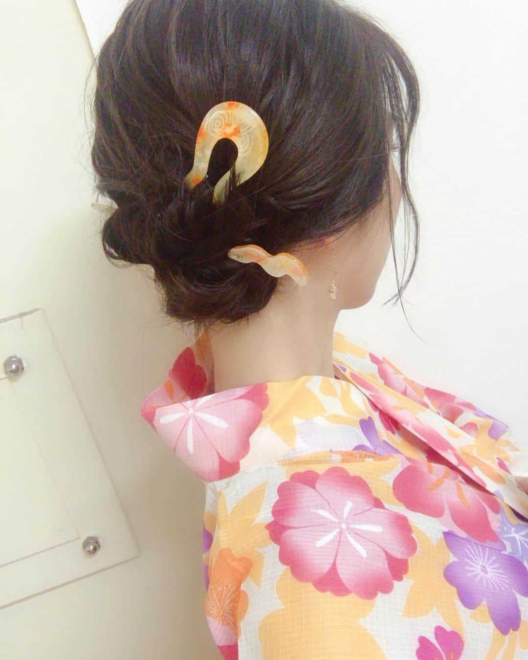 秦瑞穂さんのインスタグラム写真 - (秦瑞穂Instagram)「浴衣2着目〜！ 迷いに迷って、明るい浴衣にしたのです。20代最後の夏だし、大人っぽいのはこれからいくらでも着られる！！ ということで、若作り。  #浴衣 せ#かんざし #秦瑞穂 #japanese #yukata #紫 #2着目 #落語 #イベント #大喜利」8月6日 22時12分 - hatamizuho