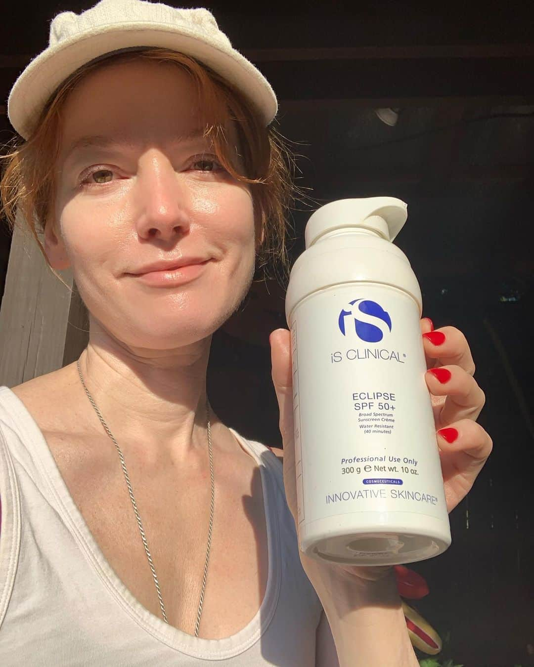 アリシア・ウィットさんのインスタグラム写真 - (アリシア・ウィットInstagram)「i’m often asked how i can spend as much time in the sun as i do - this is how! *not an ad, no one is paying me to say this - just a product i believe in wholeheartedly* i use this every day, every season, and applying it is the first thing i do in the morning. i also use it on my whole body in the summer when i’m swimming or hiking or anytime i’ve got lots of skin exposed. sun is so good for you - but a natural sunscreen like this one is so important. this one does not have dangerous chemicals to absorb into your skin, like many others do. and it’s the only sunscreen i’ve ever tried at this strength that does not block my pores and cause breakouts. @isclinical」8月6日 22時21分 - aliciawitty