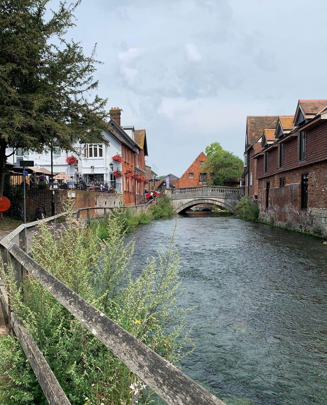 キャサリン・ライオンズのインスタグラム：「“Don’t worry, be happy”  Just a couple of photos from a beautiful Sunday trip to Winchester :)」