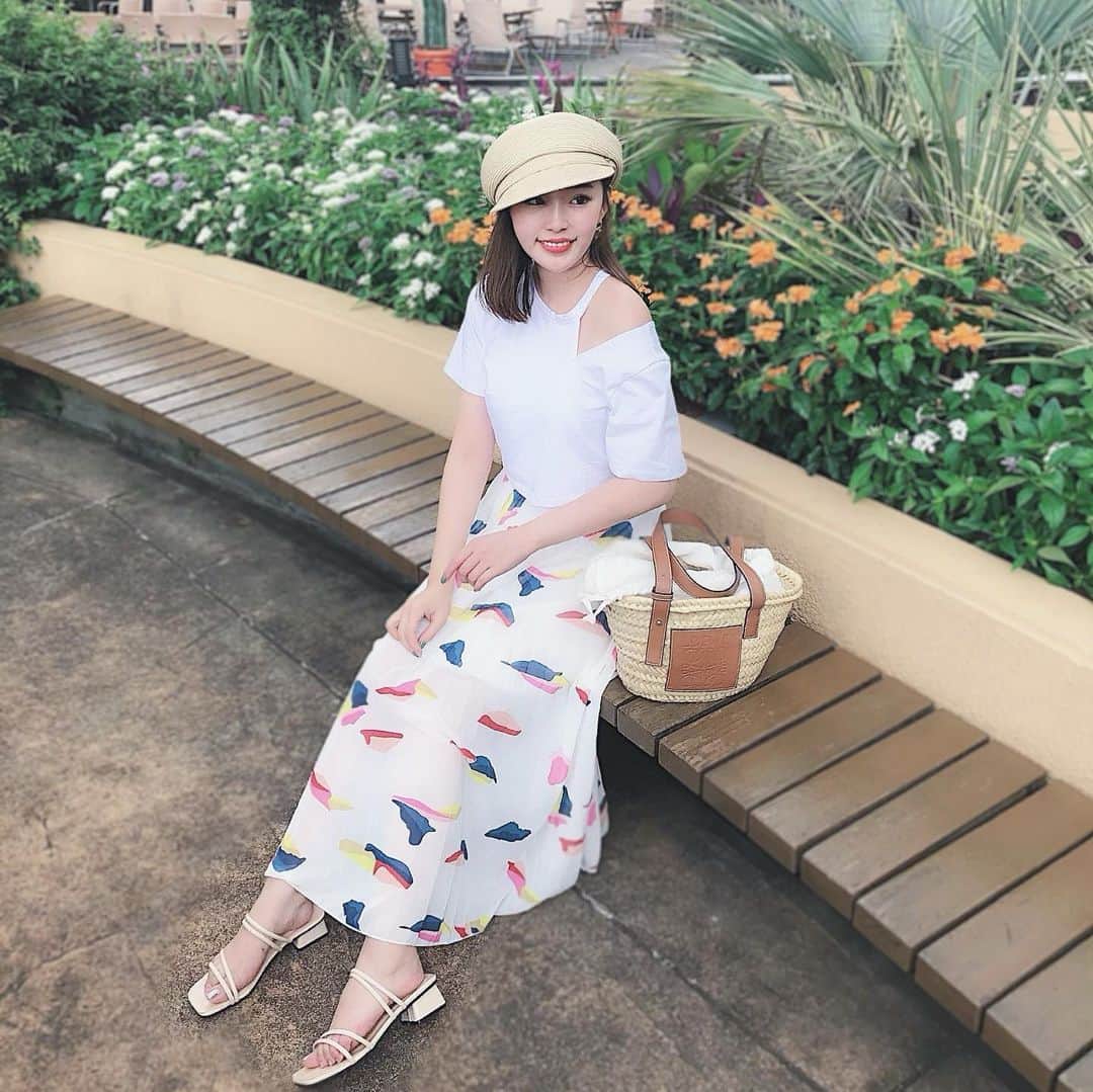 のインスタグラム：「毎日暑すぎる𓅿𓂃☀︎﻿ ﻿ はっちにも褒められたスカートは﻿ @narsis.official.narsis ﻿ ﻿ ﻿ 探し求めてたスクエアサンダル👡  @emmyofficial.jp ﻿ これ歩きやすくて長時間も余裕🤩👍🏻👍🏻」