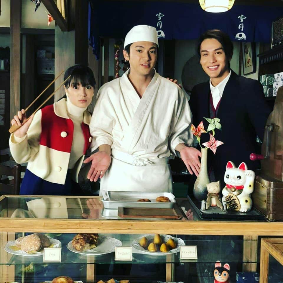 山田裕貴さんのインスタグラム写真 - (山田裕貴Instagram)「『 #なつぞら 』 #雪次郎 北海道に戻り 久しぶりの #雪月 でございます  ご来店です  #広瀬すず ちゃん #中川大志 くん #柄本佑 さん #仙道敦子 さん #冨田望生 ちゃん #板橋駿谷 さん #朝ドラ」8月6日 22時45分 - 00_yuki_y