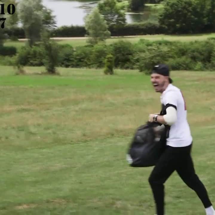 F2Freestylersのインスタグラム：「😂😂😂 THE NO LOOK CATCH 😱😑 We filmed a hilarious video on @tubessocceram YouTube channel playing ‘Ballbags’ ⚽️ @1jimmybullard」