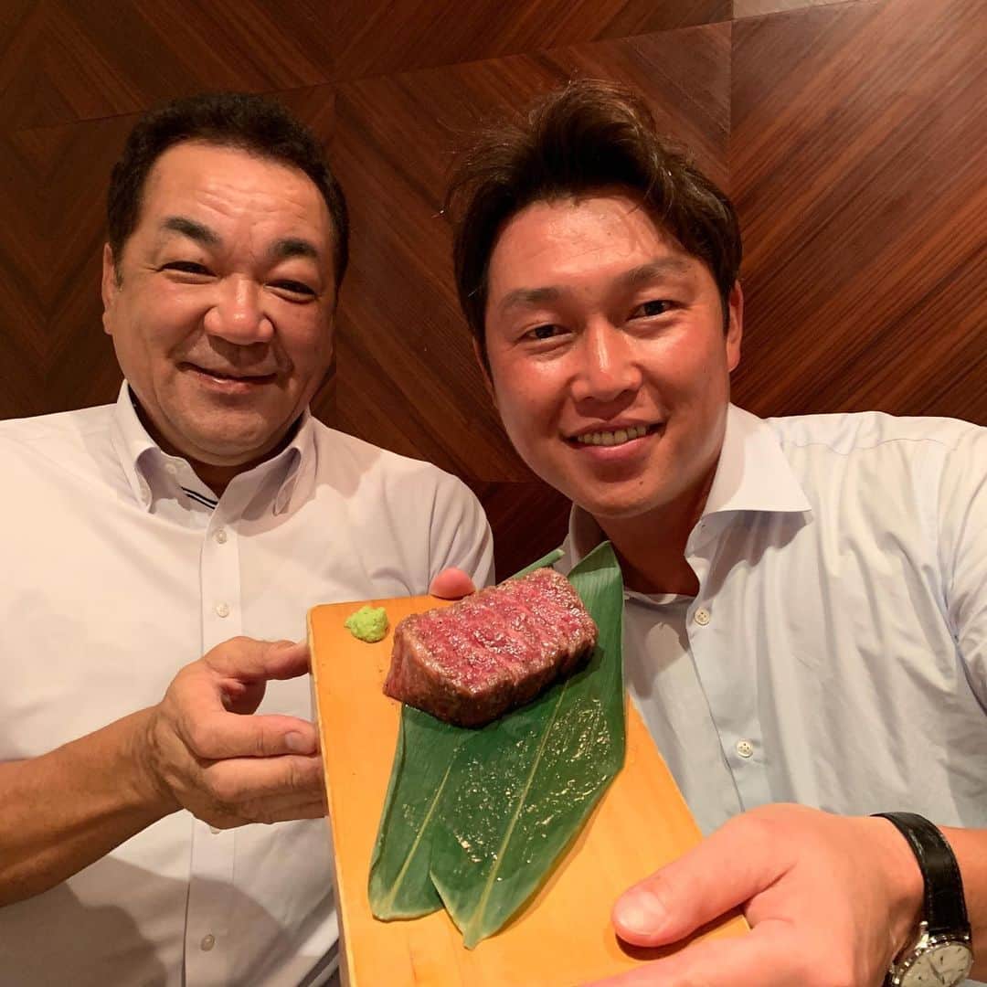 槙原寛己のインスタグラム：「先日野球中継終わりで、元広島カープの新井貴浩くんと美味しい焼肉を食べに行き楽しい話しが聞けました。 お酒を飲みながらは楽しいね！  #広島カープ#新井貴浩」