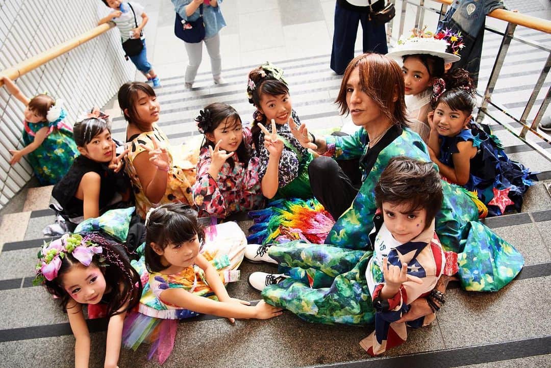 SUGIZOさんのインスタグラム写真 - (SUGIZOInstagram)「ファッションに数々の大切な思い、意思を乗せた素晴らしいブランド「tenbo」のショー「 Pray for Peace Collection 2019」に出演するために、今日広島に来ました。74回目の8/6、この日に広島にいるということに大きな意味を感じます。この地から世界へ、いつか到達するべき恒久平和を心から祈ります。  Photo by Keiko TANABE.」8月6日 22時44分 - sugizo_official