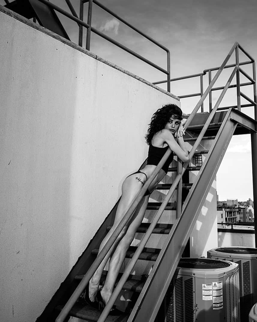 Marinet Mattheeさんのインスタグラム写真 - (Marinet MattheeInstagram)「📸 @jurij.treskow  #blackandwhitephotography #manoloblahnik #ootd」8月6日 22時48分 - marinetmatthee