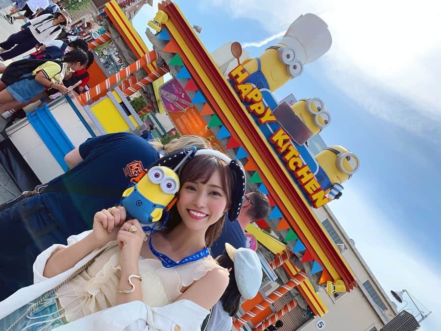 のインスタグラム：「スワイプしてね❣️➠➠➠ . . ミニオン🍼💛💙 . 首重かったけど、 可愛いから１日共にした🥰 . . #引地裕美 #モデル #rq #レースクイーン #usj #バタービール #スヌーピー #ミニオン」