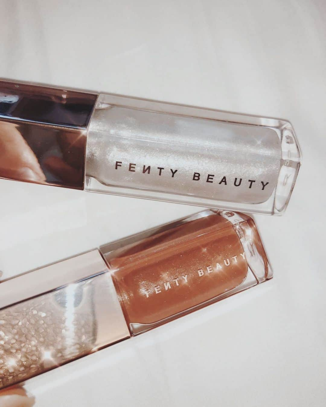 佐野友妃子さんのインスタグラム写真 - (佐野友妃子Instagram)「@fentybeauty のグロスぷるんぷるんになるから好きなのーっ😻💄💋」8月6日 22時55分 - yukikosano1111