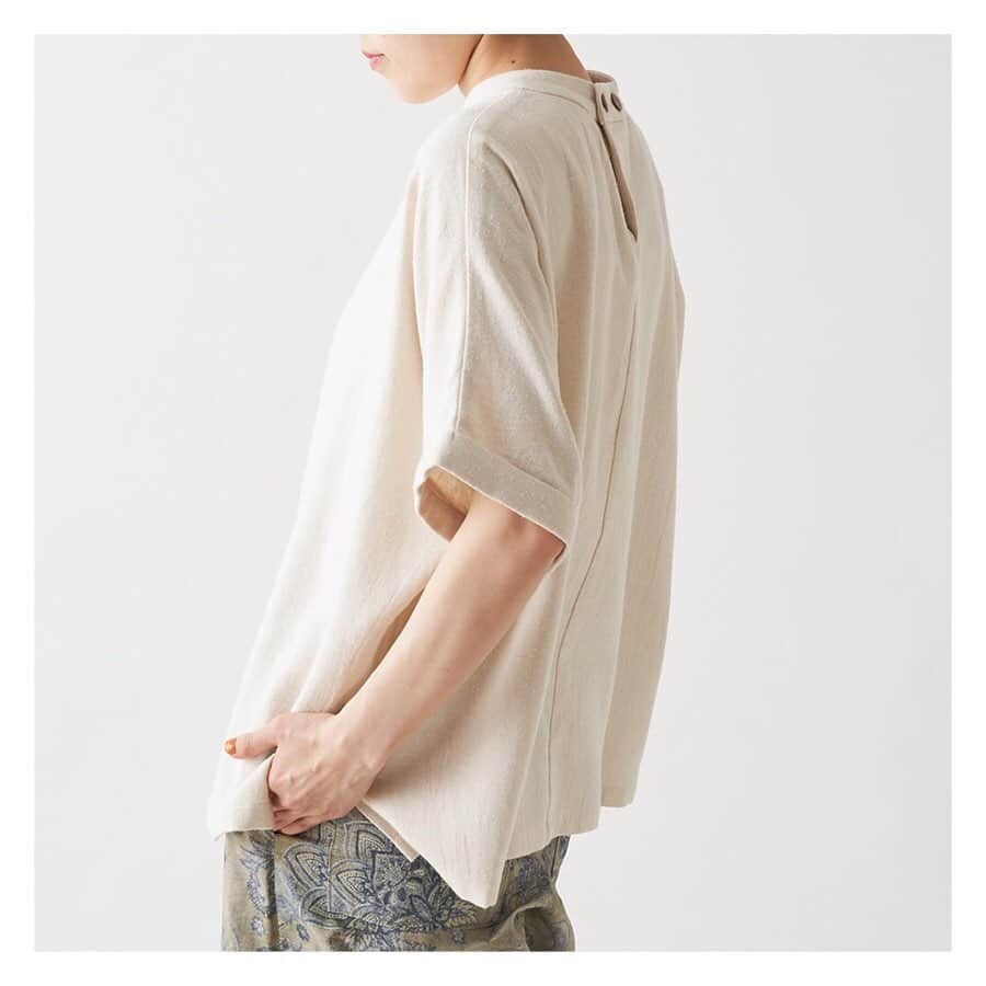 BEARDSLEY offcial instagramさんのインスタグラム写真 - (BEARDSLEY offcial instagramInstagram)「8/7（wed）明日より新作が入荷します。 . . ☑︎Vネックですっきり見えのbig knit ☑︎刺繍レースの flare skirt ☑︎チェックのblouseやskirt ☑︎素材を楽しむ pullover blouse ☑︎lace blouseにアクセントを。 ☑︎コーディネートに取り入れたいzip one-piece . お楽しみに。 . . 気なる方は最寄りの店舗にお問い合わせくださいませ。 . . . #beardsley #skirt  #blouse #onepiece # #knit #embroidery #ビアズリー #新作」8月6日 22時57分 - beardsley.pr