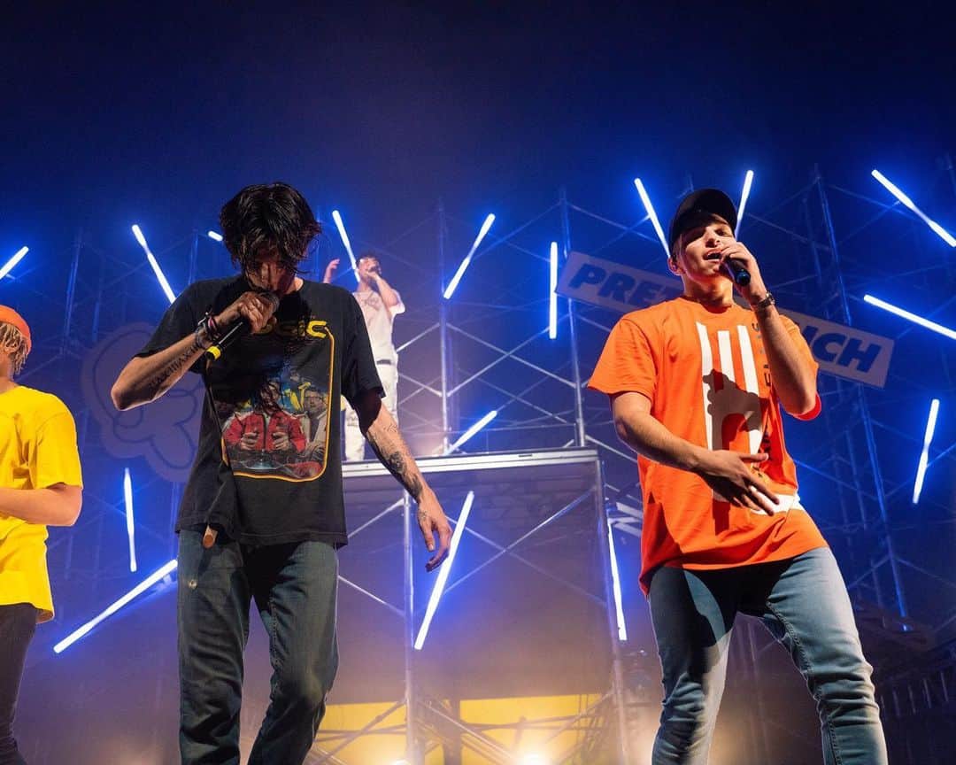 ペリーエリスのインスタグラム：「@therealnickmara hit the stage in Kansas City rocking the Logo PE T-Shirt and Track Jacket from the #PerryEllisAmerica 2.5 capsule collection. #repost #prettymuch 📷 @prettymuch」