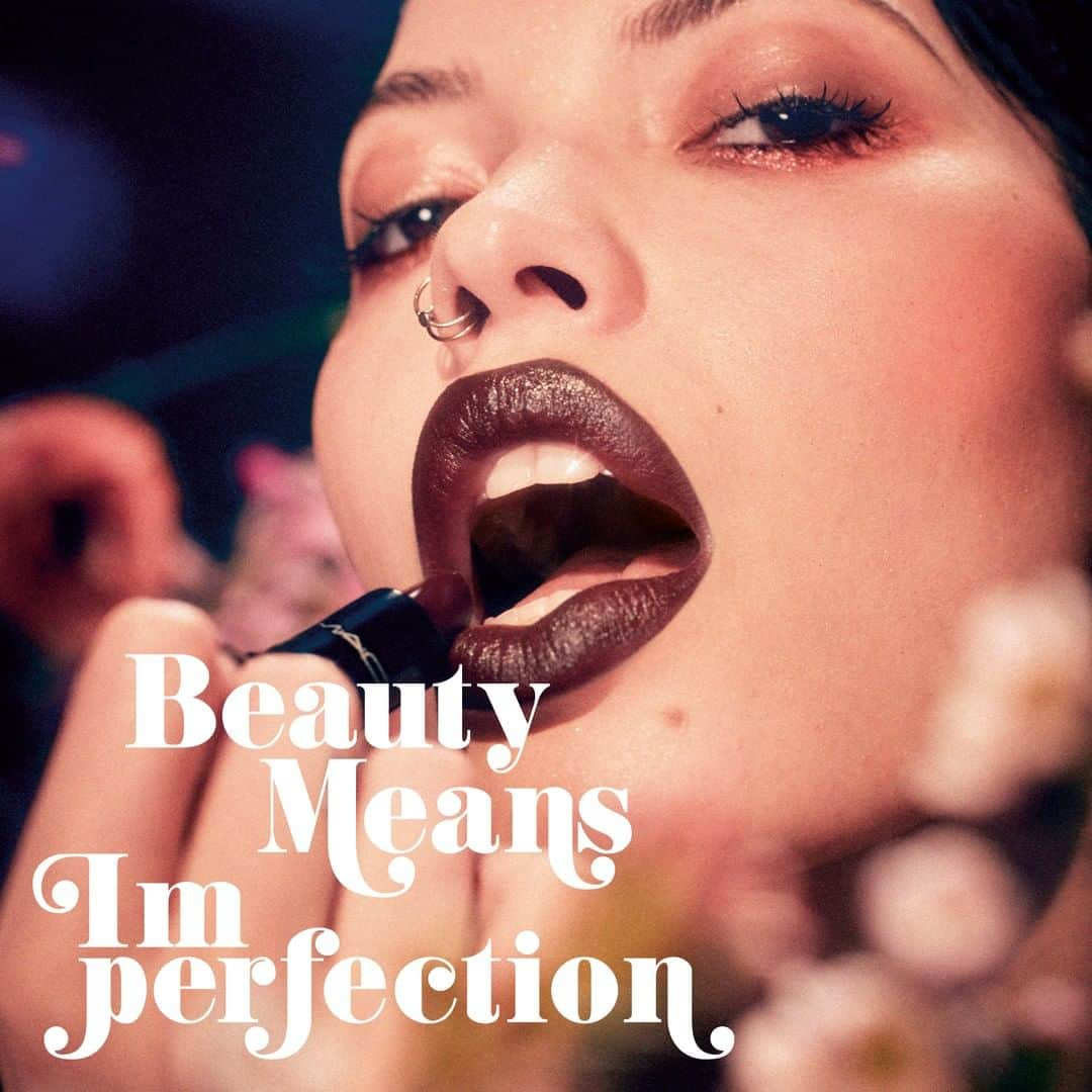 メイクアップアートコスメティックスさんのインスタグラム写真 - (メイクアップアートコスメティックスInstagram)「What does beauty mean to you? @maxineashley celebrates the beauty in so-called imperfections – and so can you. Join the self-love club. #MACLoveMe  Maxine wears Love Me Lipstick shade La Femme.」8月6日 23時00分 - maccosmetics