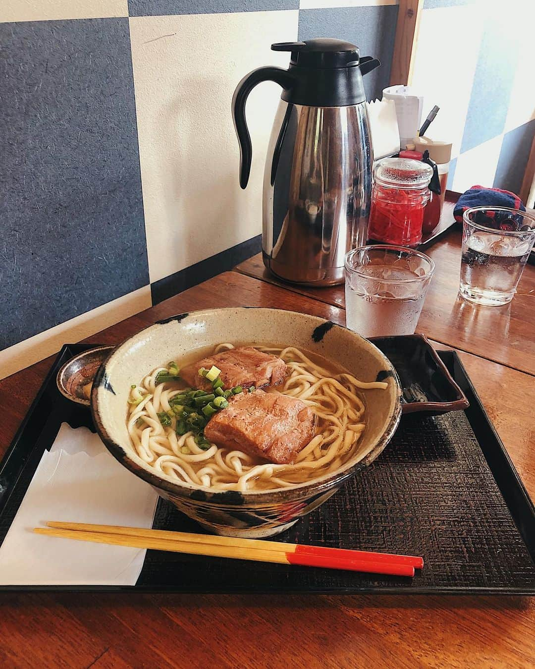 Julia Castroさんのインスタグラム写真 - (Julia CastroInstagram)「大好物の一つ、ソーキそば🤤🤤🤤 軟骨コリコリのが最高。 また沖縄行く時の参考にしたいからオススメの沖縄そば屋さん教えて🌿 * #okinawa #japan #okinawasoba  #sokisoba #lunch #trip #travel #photo #summer #photograpy #japan #japanese #food #沖縄そば #ソーキそば #沖縄 #旅 #旅行 #そば #ご飯 #ランチ #大好物 #軟骨 #ソーキ #写真 #julistagram」8月6日 23時01分 - julia.c.0209