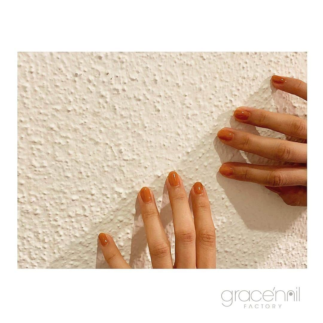 gracenailfactoryさんのインスタグラム写真 - (gracenailfactoryInstagram)「_____ . terracotta one color design by 松村 @gracenailfactory_chiho . . . #nail #nailsalon #naildesign #nailart #gel #gelart #gelnail #ネイル #ネイルデザイン #ネイルアート #ネイリスト #大阪ネイルサロン #グレースネイルファクトリー  #大人ネイル #人気ネイル #大阪ネイル  #堀江ネイル  #四ツ橋ネイル #シンプルネイル #ショートネイル  #夏ネイル #カジュアルネイル #ニュアンスネイル」8月7日 9時57分 - gracenailfactory