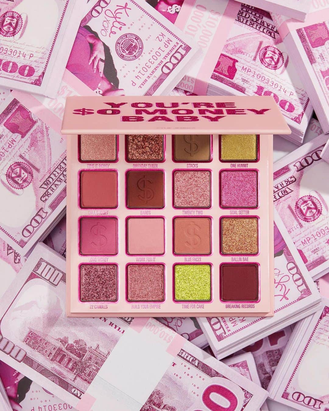 Kylie Cosmeticsさんのインスタグラム写真 - (Kylie CosmeticsInstagram)「this palette 😍💫 You’re So Money Baby palette launches 8/10 at 9am pst 💸 #Birthday2019」8月7日 9時56分 - kyliecosmetics