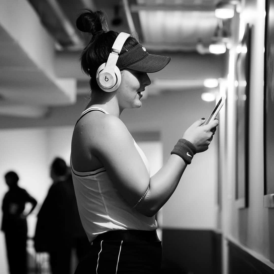 WTA（女子テニス協会）さんのインスタグラム写真 - (WTA（女子テニス協会）Instagram)「The hype song @biancaandreescu_ is listening to is ______ 🎶🙌」8月7日 8時27分 - wta