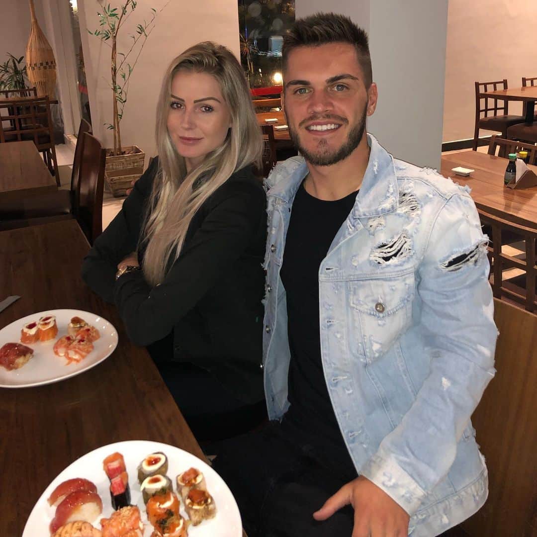 ナタンのインスタグラム：「te amo muito, minha companheira ❤️」