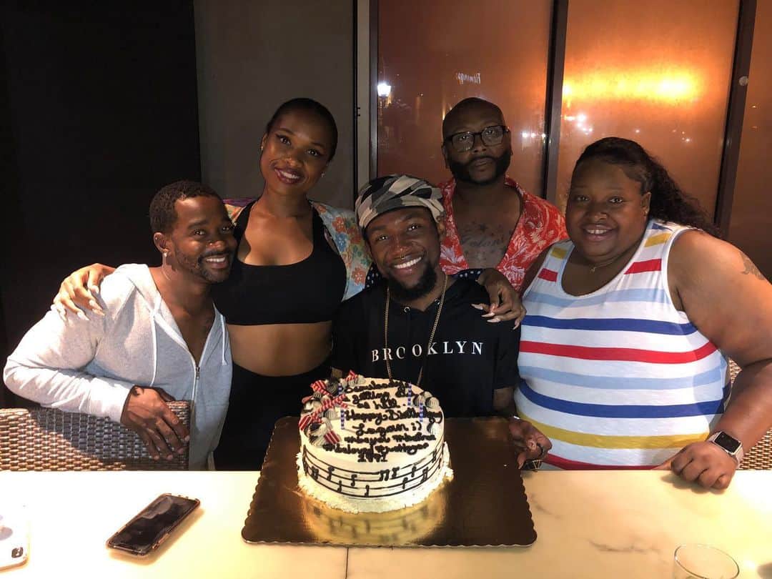 ジェニファー・ハドソンのインスタグラム：「Happy birthday @sincerelylogan_ ! Old as hell now!! Yep . I threw myself in the middle of your moment cuz u be in the back of my every photo ! Happy 30th birthday ! Love u!!!!!!! Here at JHud productions we celebrate u on your day!」