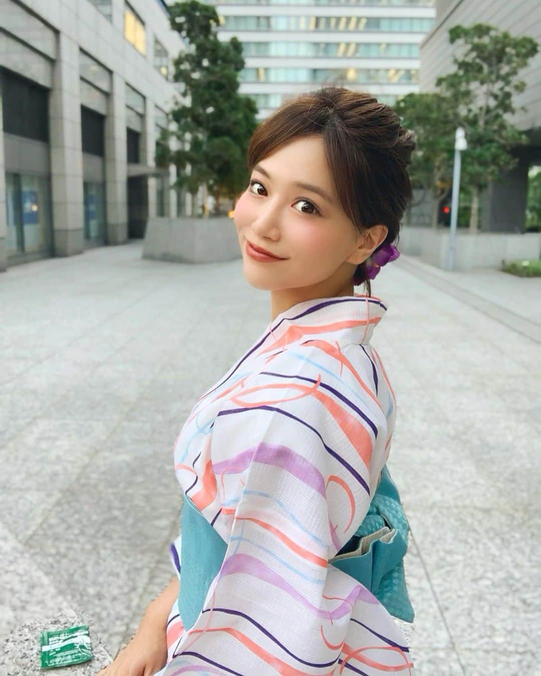 石井里奈さんのインスタグラム写真 - (石井里奈Instagram)「おはよん🥰✨💕 . 先週の江東区花火大会🎆👘花火を見ながらビールとお好み焼き、最高だったなぁ〜🥰🍺 . 外食の機会が多かったり、一人暮らしだと平日は特に野菜不足になりがちになっちゃうので、今話題のサンクロレラを始めてみました💕✨ . "プラントベースド・ホールフード"として近年注目されている栄養サプリ☀️😘 . モンドセレクション3年連続金賞受賞していると聞いて安心感もあるよね💕 . ビールやお肉で偏りがちな食事にこの子を足してあげるだけで健康食に近づけられてる気がするのだ🌻 . 手軽で楽ちん💕💕 . さて、今日も一日頑張りましょう❤️✨ . #りなまるグルメ #花火大会 #浴衣 #yukata #花火 #サンクロレラ #サンクロレラA #クロレラ #野菜不足 #内側美容 #pr #食べ歩き #屋台 #屋台グルメ #縁日 #visitjapan #japanesegirl #お好み焼き #ビール #beer #ビール女子 #夏 #夏祭り #お祭り #summer #日本の夏 #江東区花火大会 #fireworks」8月7日 8時49分 - ri7tin1025