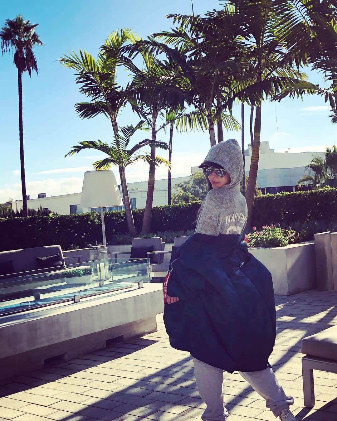 エルヴァ・シャオのインスタグラム：「Good morning 🌞 Remember I love You All x」