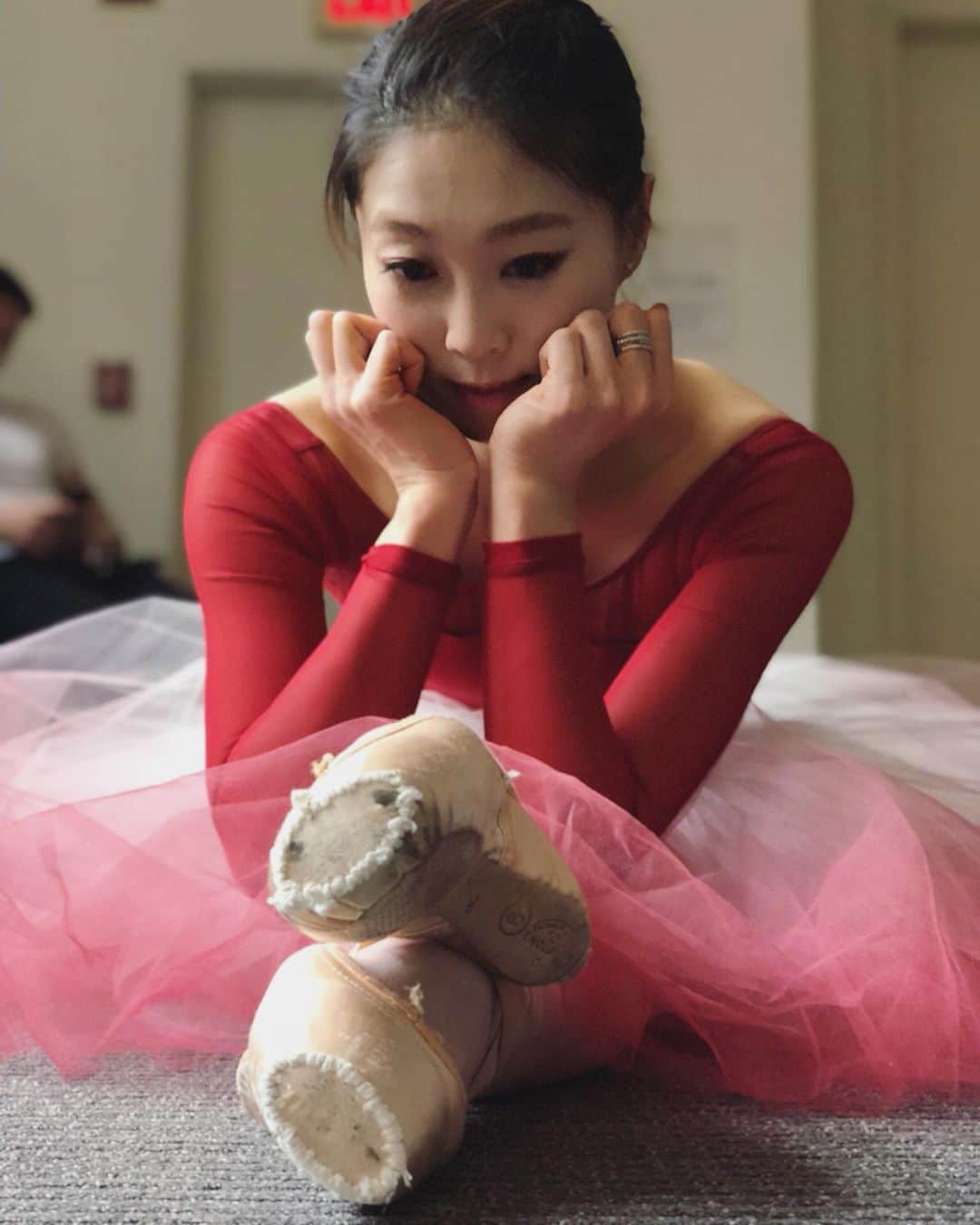 倉永美沙さんのインスタグラム写真 - (倉永美沙Instagram)「Happy #tututuesday ♥️ チュチュ 今日は赤 #ballet #ballerina #tutu #red #ballerinalife #happy #happiness #dance #art #幸せ #バレエ #バレリーナ #rehearsal #travellife #work」8月7日 8時55分 - misakuranaga