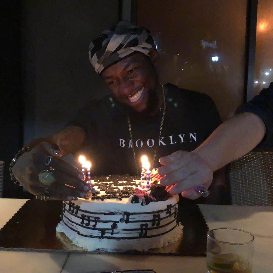 ジェニファー・ハドソンのインスタグラム：「He gone kill me Cuz  he only turned 28 but 30 isn’t  to far behind ! Old as hell , old as hell ! Let us all sing .....」
