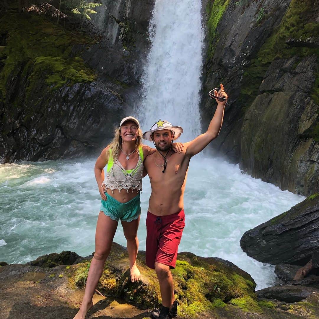 ジェイミー・アンダーソンのインスタグラム：「What a weekend celebration!  Happy birthday @tyler_nicholson ! Your Leo 🦁 spirit is one of a kind! Thanks for being your light fun self and always wanting to have fun! You bring so much joy to those around you... Love you! 💙 📷 @spencerobrien」