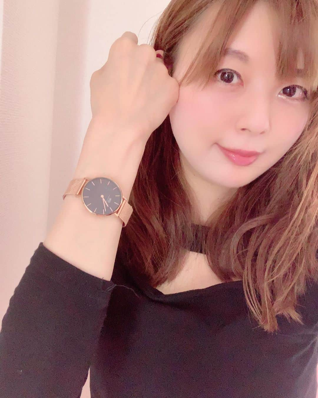 satomiさんのインスタグラム写真 - (satomiInstagram)「今日はダニエルウェリントンの新しい時計と マークミレンの💍リングコーデ♡( ˘ ³˘)♡ * * シンプルかつユニセックスな感じの時計🕰が好き❤︎ ギフトにもオススメの時計〜¨̮♡︎ * * ✼••┈┈┈┈┈┈┈┈┈┈┈┈┈┈┈┈••✼ クーポンコード：【satomi47】で15%OFF になるのでぜひ使ってね😊💕 https://www.danielwellington.com/jp （9/30まで有効、公式サイト使用のみ） ✼••┈┈┈┈┈┈┈┈┈┈┈┈┈┈┈┈••✼ * * #danielwellington #dw  #watch  #ダニエルウェリントン  #時計  #腕時計 @danielwellington  #DW手元ルックス #マークミレン #marcmirren」8月7日 9時19分 - saatoomii47