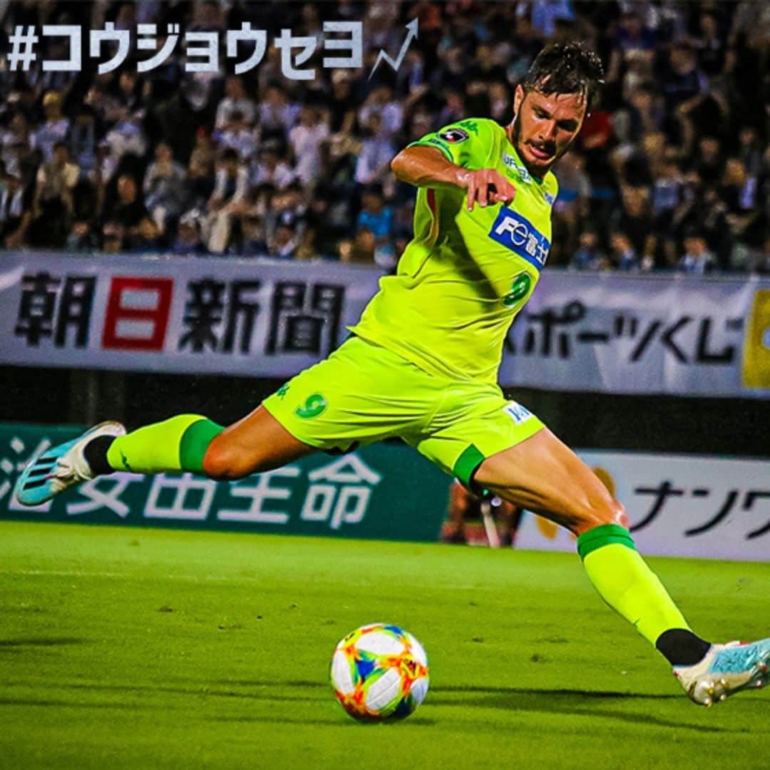 ジェフユナイテッド市原・千葉のインスタグラム：「8月10日（土）愛媛FC戦 コウジョウフェス開催に伴い、ハッシュタグキャンペーンを実施中！ 皆さまご自身の気分コウジョウ写真や、気分コウジョウさせてくれる写真、工場の写真、意識向上など、#コウジョウセヨ にかけてInstagramに投稿してください。 【投稿テーマ】 あなたが撮影したコウジョウにかけた写真ならジャンルは問いません。 （例） ・気分コウジョウ写真 ・工場夜景写真 など 【写真の時期】 問いません。 【応募期間】 2019年8月1日（木）～8月7日(水) 【投稿方法】 (1) ジェフ公式Instagramをフォロー https://www.instagram.com/jefunited_chiba_official/ (2) 以下の指定ハッシュタグを付けてInstagramに投稿してください。 #コウジョウセヨ　#jefunited 【賞品】 最優秀者1名様に夏には必須！！バスタオルとワンポイントのジェフィが可愛い、幸福の黄色い今治タオルハンカチをプレゼント！  https://jefunited.co.jp/sp/news/2019/08/ticket/156465900012668.html」