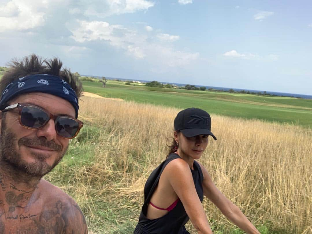 ヴィクトリアベッカムさんのインスタグラム写真 - (ヴィクトリアベッカムInstagram)「Happy summer!!! X kisses from Puglia 🇮🇹 xxx VB @davidbeckham」8月7日 0時55分 - victoriabeckham