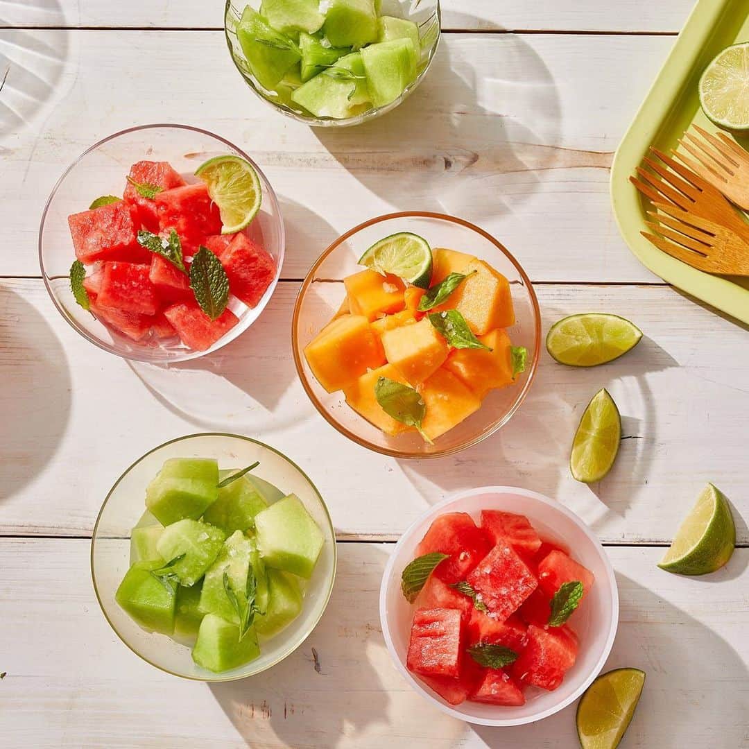 マーサ・スチュワートさんのインスタグラム写真 - (マーサ・スチュワートInstagram)「Say a toast to sunny skies and sweet summer flavors with this boozy dessert that pairs different melons with different liquors - a dessert and a cocktail in one bite! We paired watermelon with tequila and mint, honeydew with gin and tarragon, and cantaloupe with vodka and basil. Sprinkle each with lime juice and flaky sea salt and you’ve got the ultimate refreshing boozy dessert. 🍉 Make one or make all three with our recipe at the link in bio. 👆🏼📷: @bryangardnerphotography | recipe by: @flossylucille | food styling by: @laurarege | prop styling by: @agnesrethy」8月7日 0時49分 - marthastewart