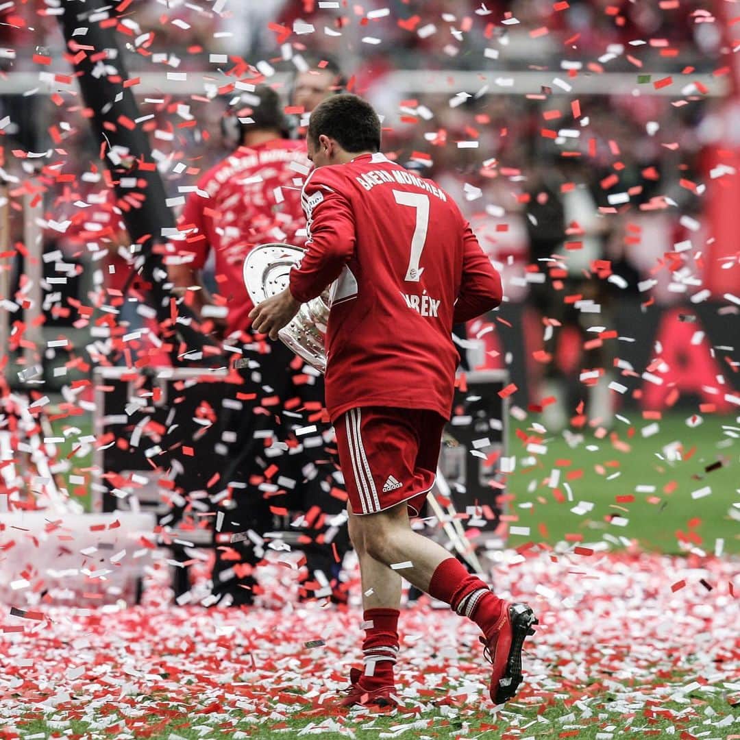 バイエルン・ミュンヘンさんのインスタグラム写真 - (バイエルン・ミュンヘンInstagram)「What a ride it’s been! 🏵🏆🆑 . Exactly 12 years ago, @franckribery7 officially began his legendary #FCBayern-career! 🔥 . . . #MiaSanMia #Ribery #Legend #FranckRibery #football #soccer #fussball #futbol #futebol #cl #championsleague #titles #cup #⚽」8月7日 0時49分 - fcbayern