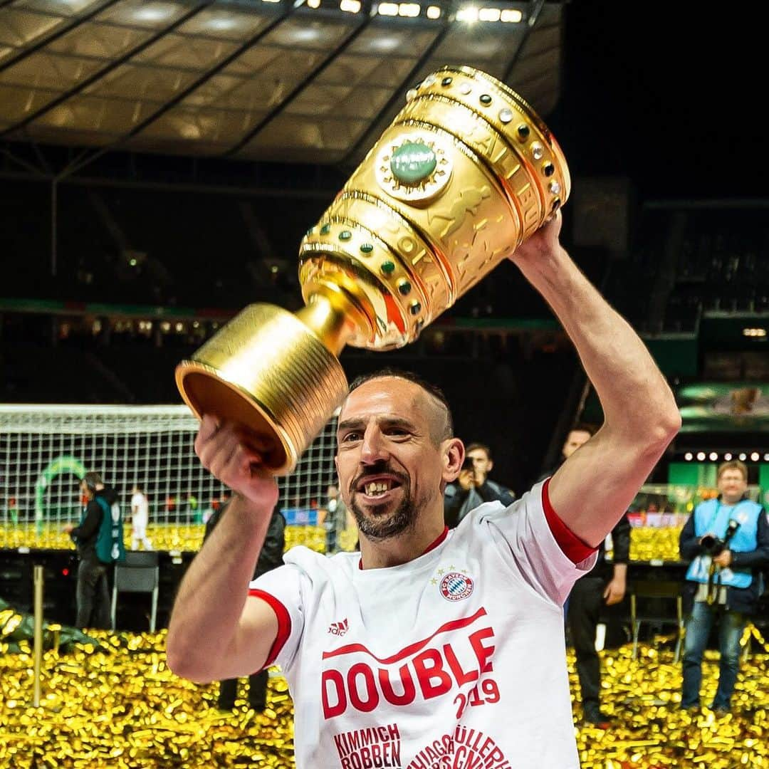 バイエルン・ミュンヘンさんのインスタグラム写真 - (バイエルン・ミュンヘンInstagram)「What a ride it’s been! 🏵🏆🆑 . Exactly 12 years ago, @franckribery7 officially began his legendary #FCBayern-career! 🔥 . . . #MiaSanMia #Ribery #Legend #FranckRibery #football #soccer #fussball #futbol #futebol #cl #championsleague #titles #cup #⚽」8月7日 0時49分 - fcbayern