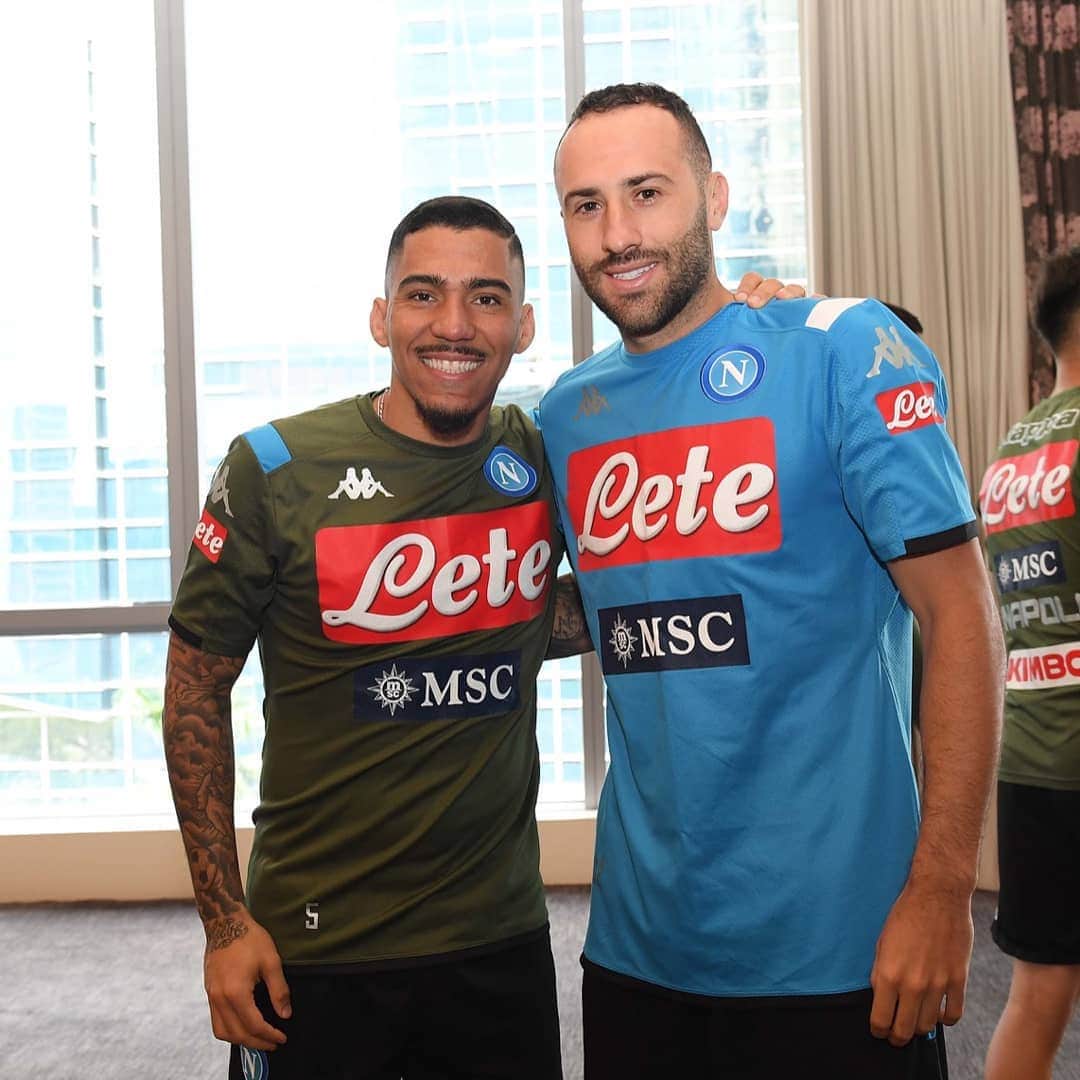 SSCナポリさんのインスタグラム写真 - (SSCナポリInstagram)「Welcome back @d_ospina1 🇨🇴 & @allanmarques91 🇧🇷 #ForzaNapoliSempre 💙 #NapoliUSTour」8月7日 0時50分 - officialsscnapoli