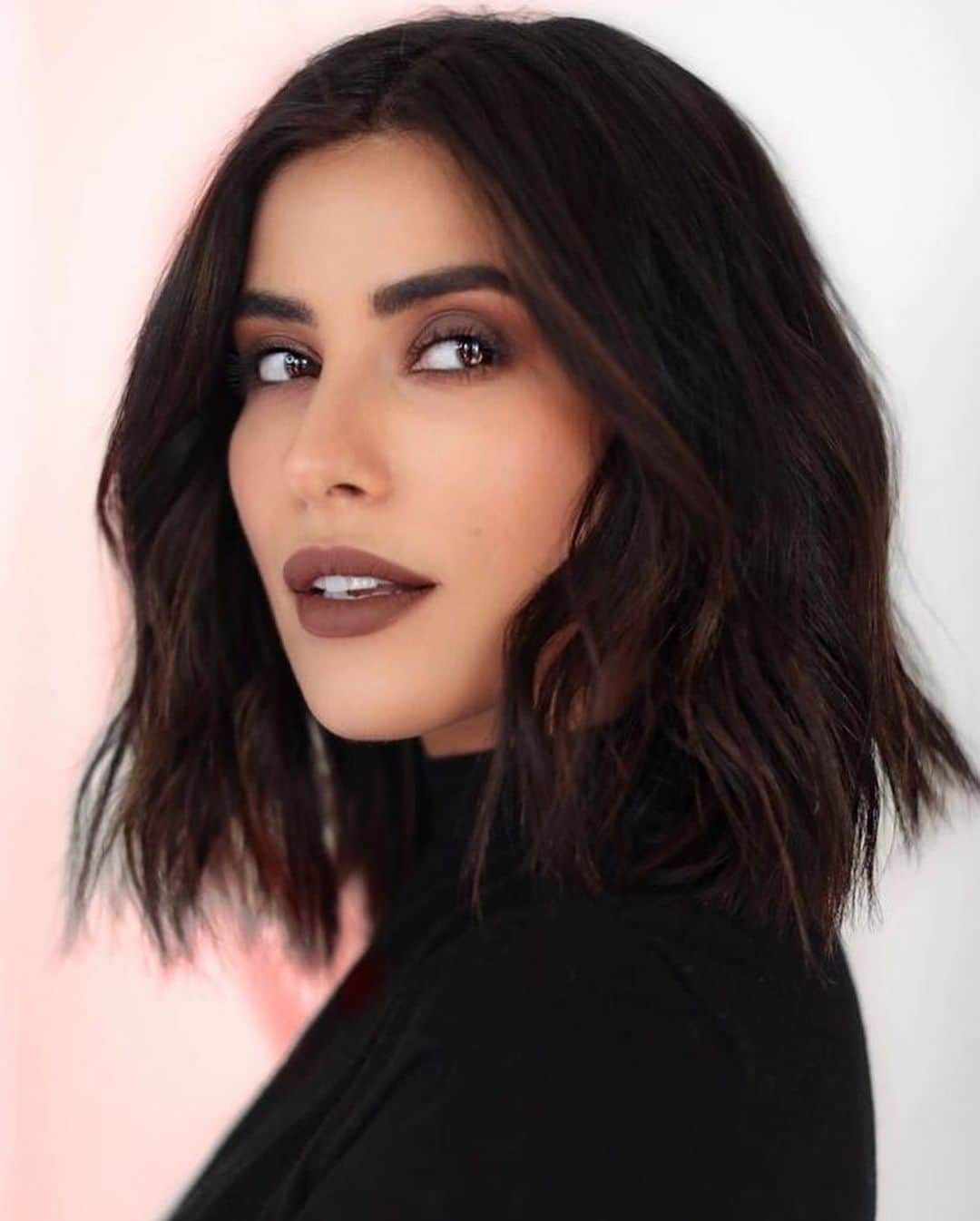 Sazan Hendrixさんのインスタグラム写真 - (Sazan HendrixInstagram)「I have a love/hate relationship with glamming. AKA some days I love it and other days I hate it. Lol! It’s been a while since I glammed so I’m browsing through my camera roll & trying to decide what I should do next. Which is your favorite? 1-10 #motd #readyforfallmakeup #glam」8月7日 1時04分 - sazan